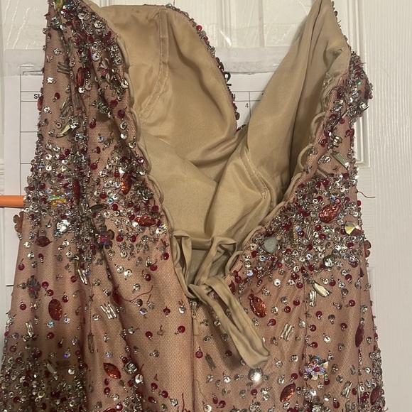 Red mermaid/drop waist style prom dress - Picture 5 of 6